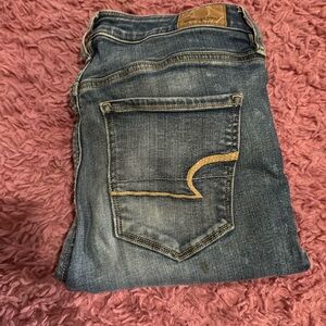 AMERICAN EAGLE Super Stretch Dark Wash Jeans No Holes. Super cute!